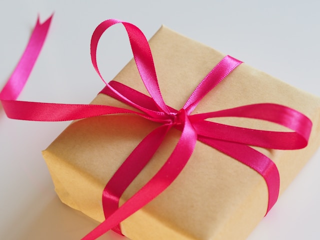 9 Thoughtful Gifts for People Who Love Science and Aesthetics